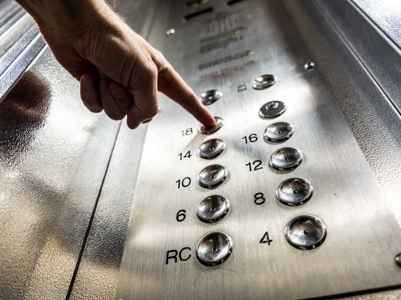 Como definir o melhor equipamento para a minha obra: plataforma de acessibilidade, elevador de acessibilidade ou elevador de passageiros?